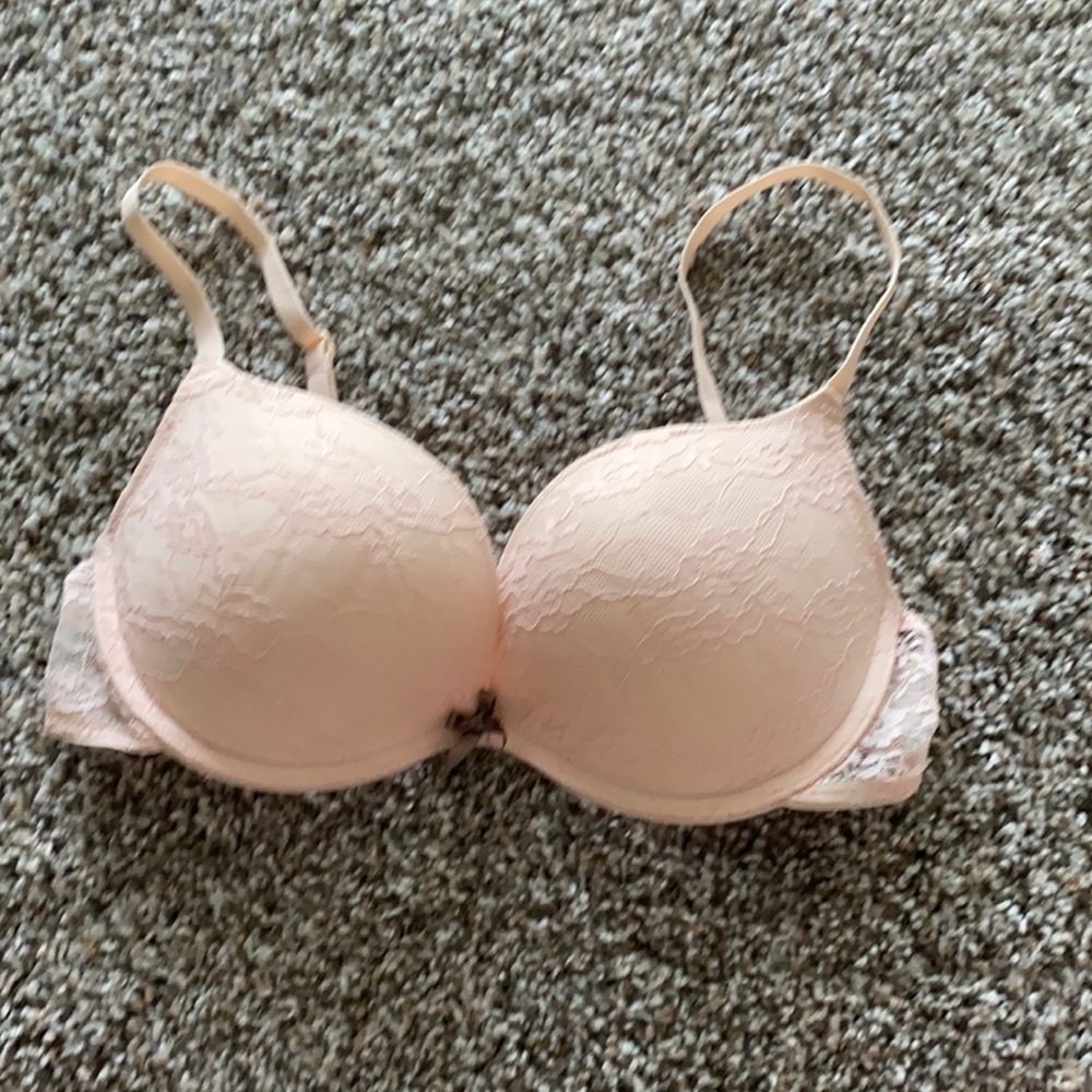 Beautiful baby pink underwire push up bra